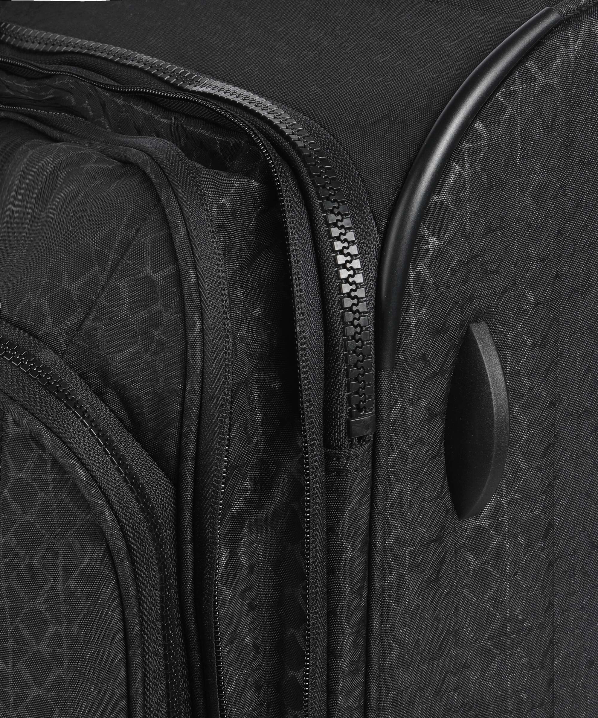 Kipling Basic New Youri L Spinner (4 wheels) signature embossed