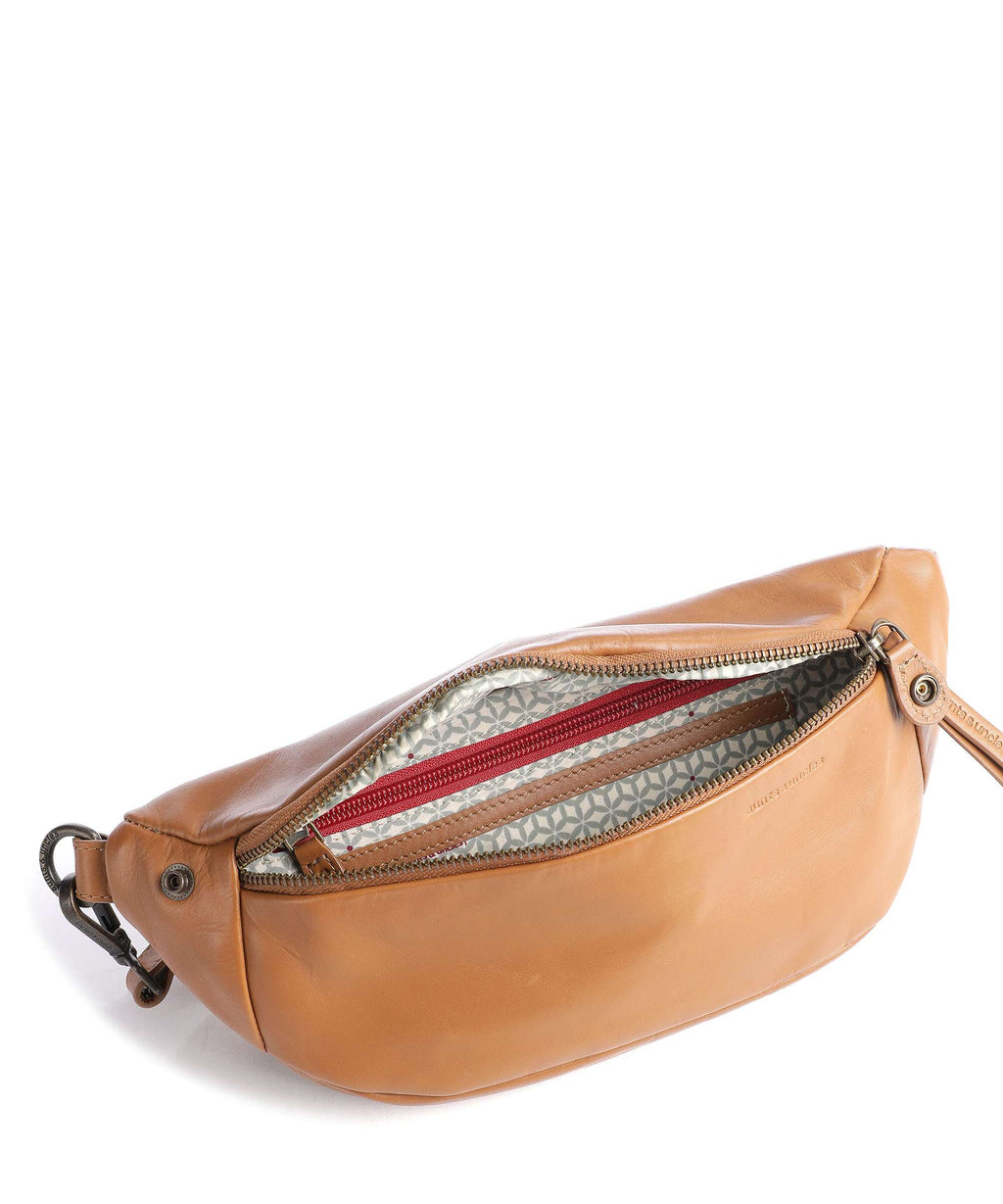 Aunts & Uncles Jamie's Orchard Bilberry Belt bag cognac