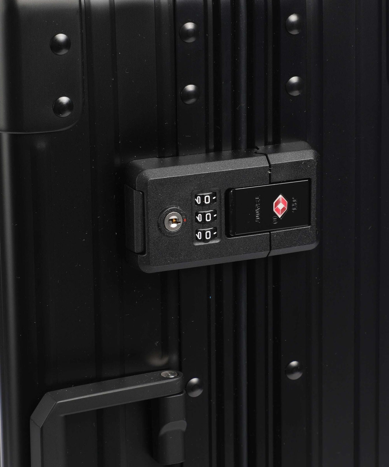 Aleon Classic 21 International Spinner (4 wheels) onyx