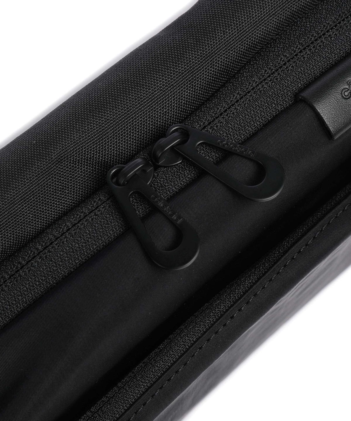 Côte&Ciel Smooth Isarau Small Fanny pack black