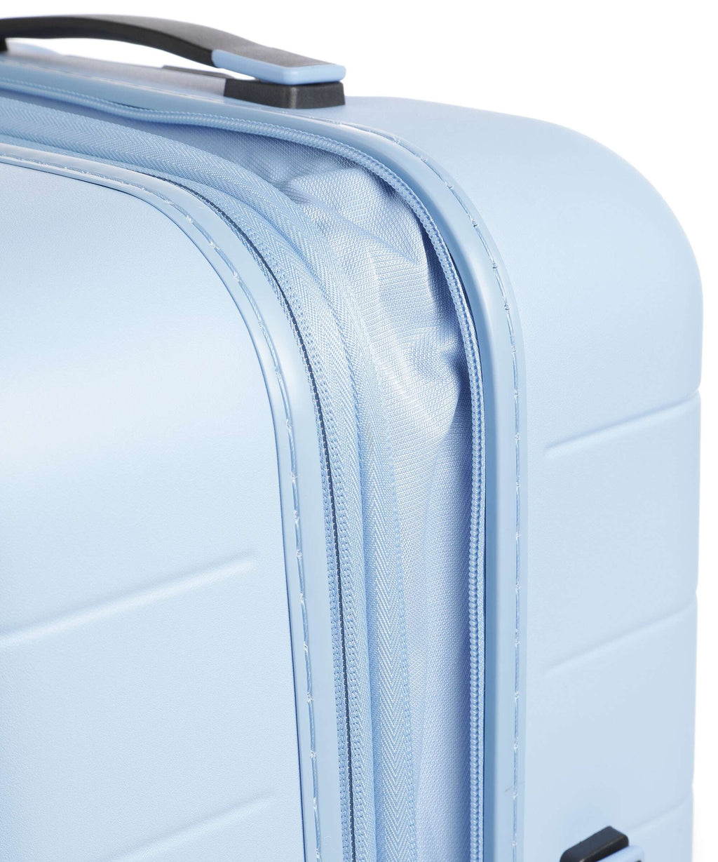 American Tourister Novastream Spinner (4 wheels) pastel blue