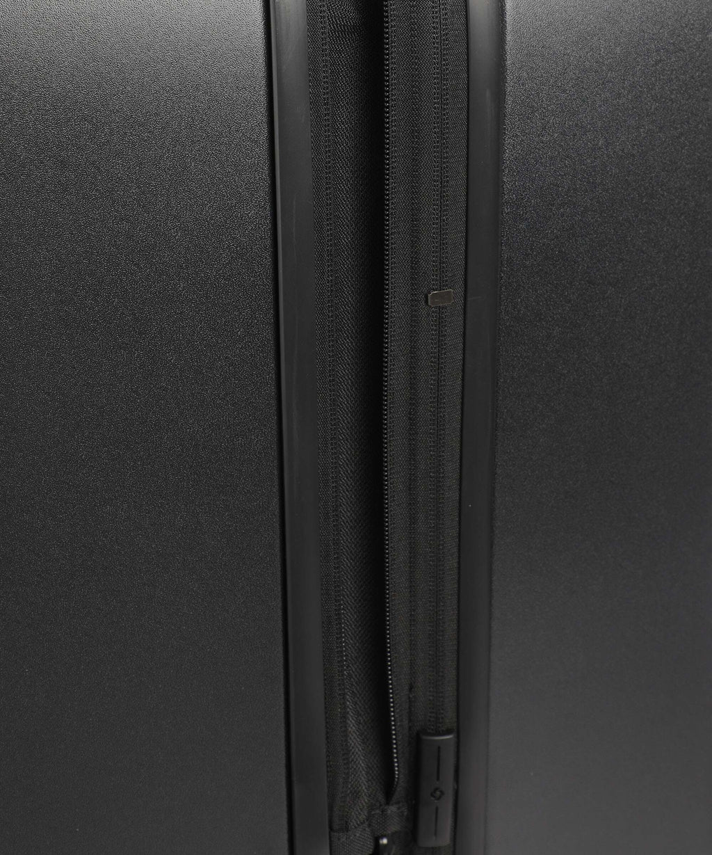 Samsonite Fyrm Spinner (4 wheels) graphite