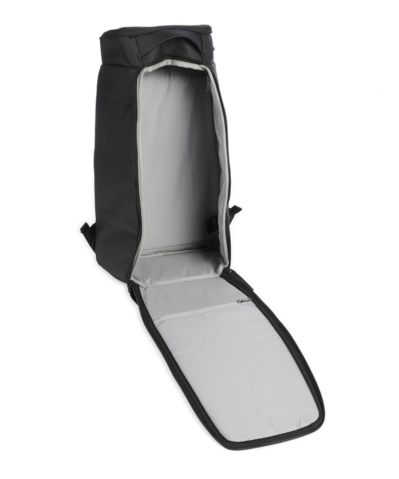 Db Hugger 25L Backpack black out