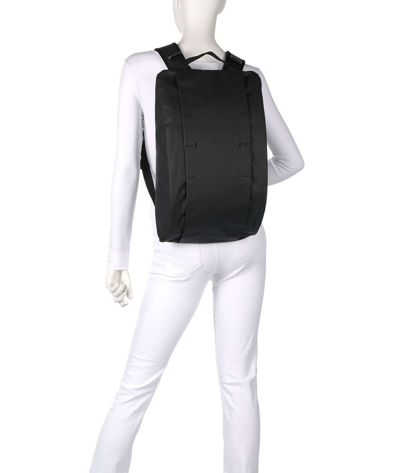 Db Hugger 15L Backpack black out