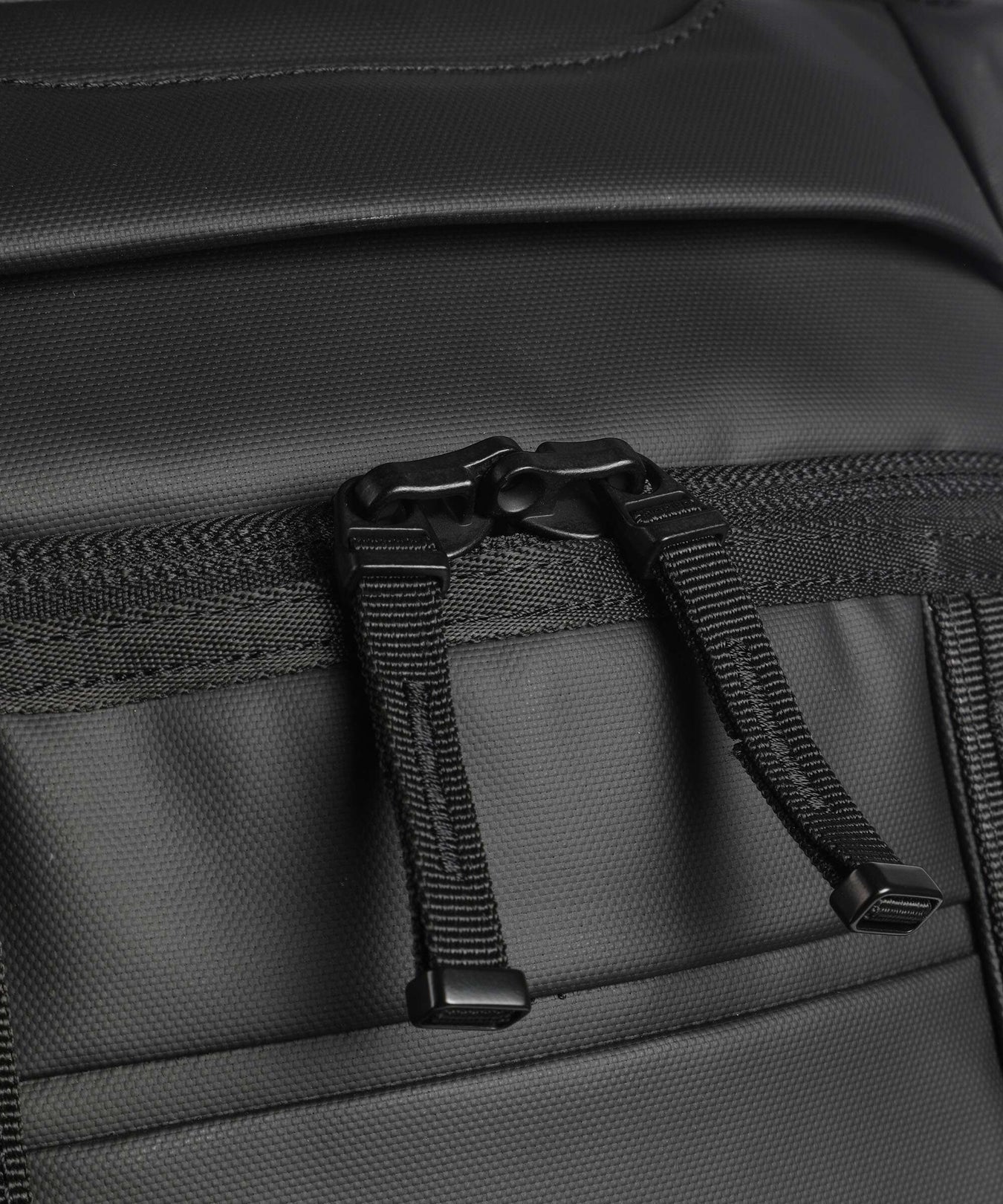 Db Hugger 60 Travel bag with wheels black out