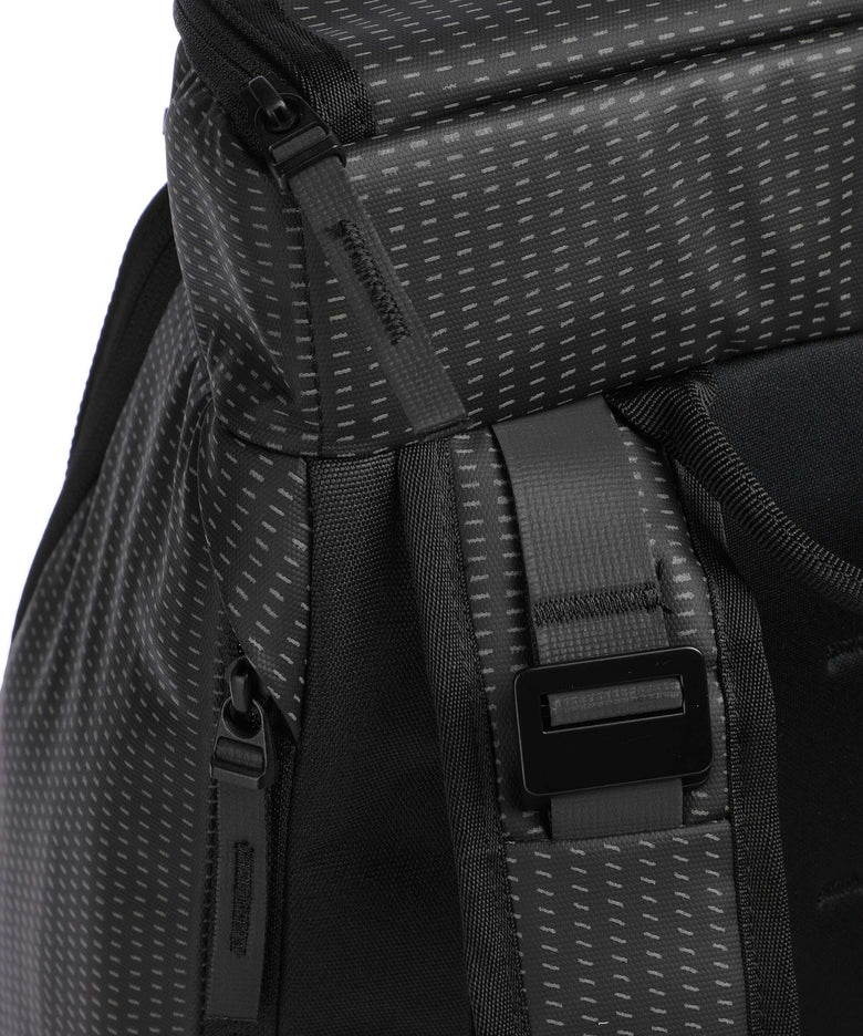 Db Hugger 25L Backpack reflective black