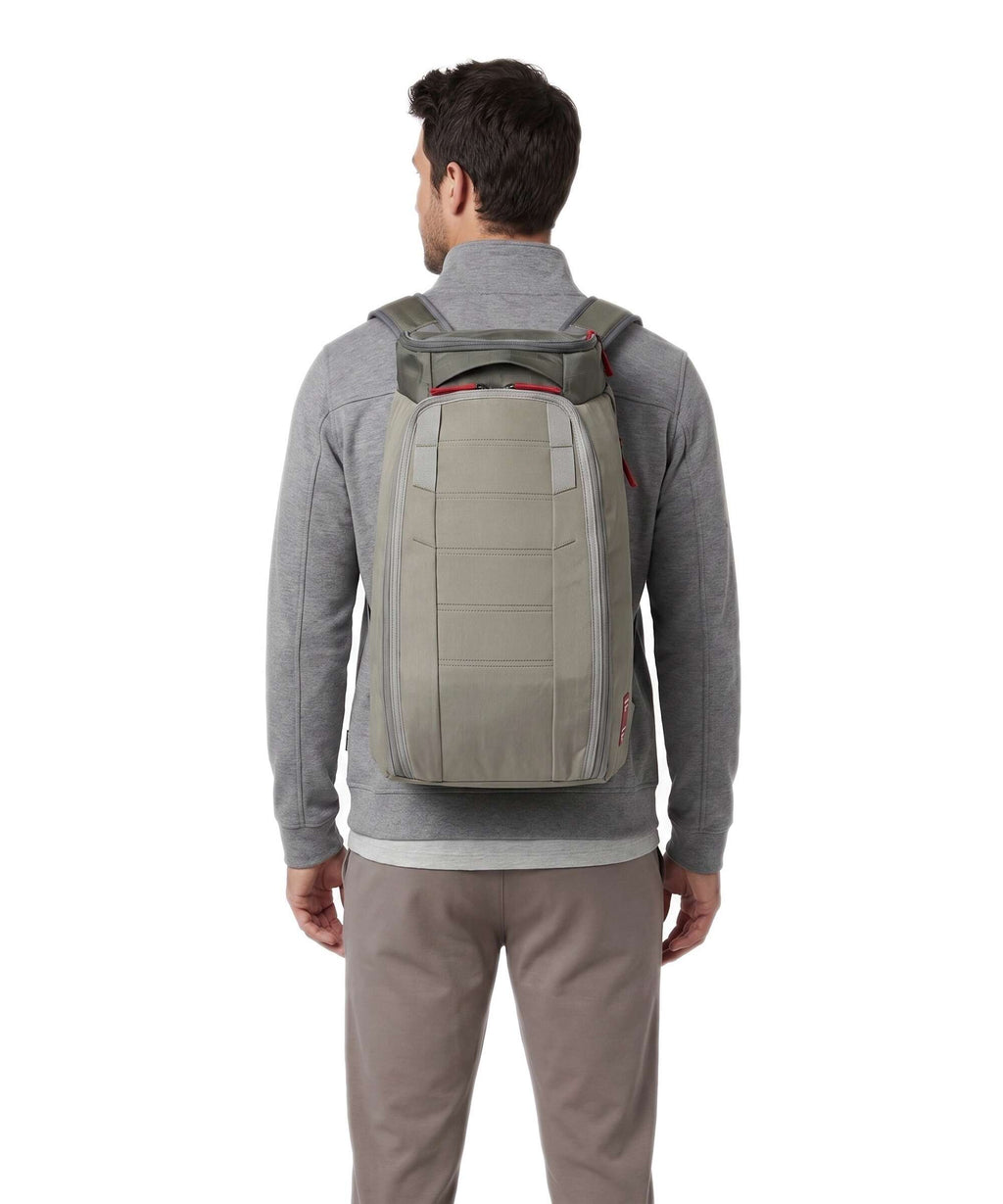 Db Hugger 25 Backpack basil green