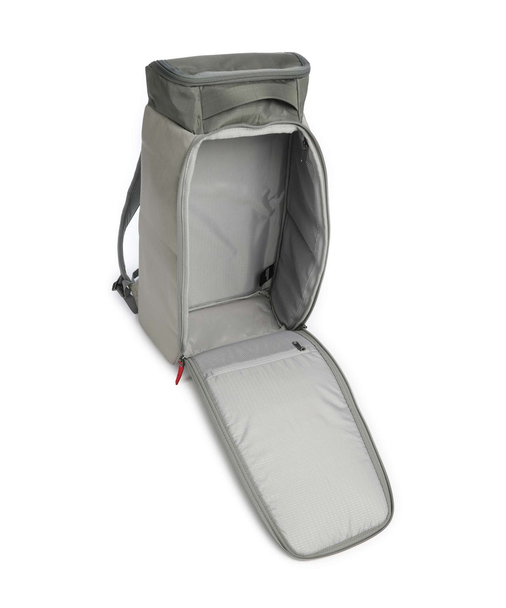 Db Hugger 25 Backpack basil green