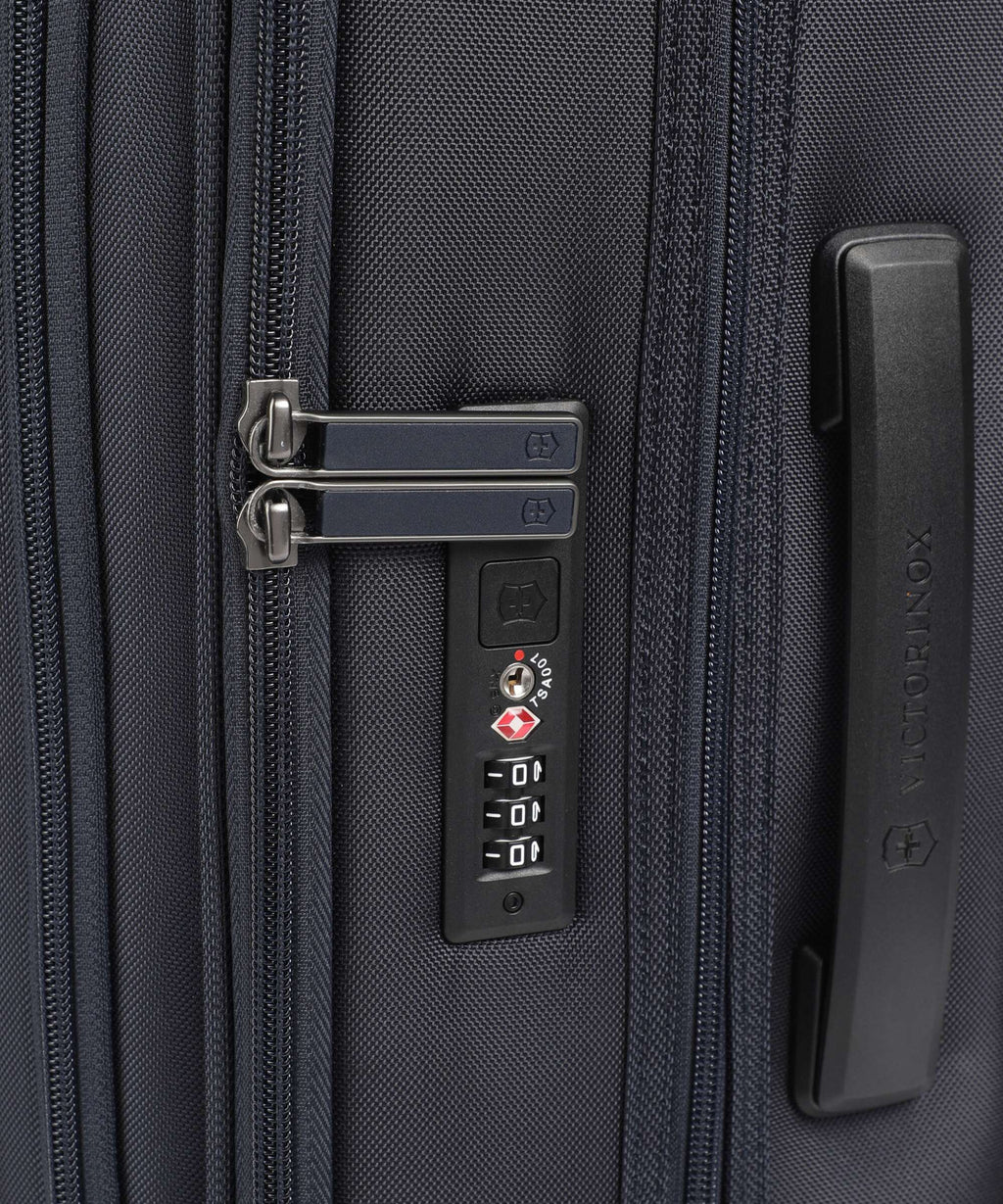 Victorinox Werks Traveler 7.0 GCO Spinner (4 wheels) navy blue