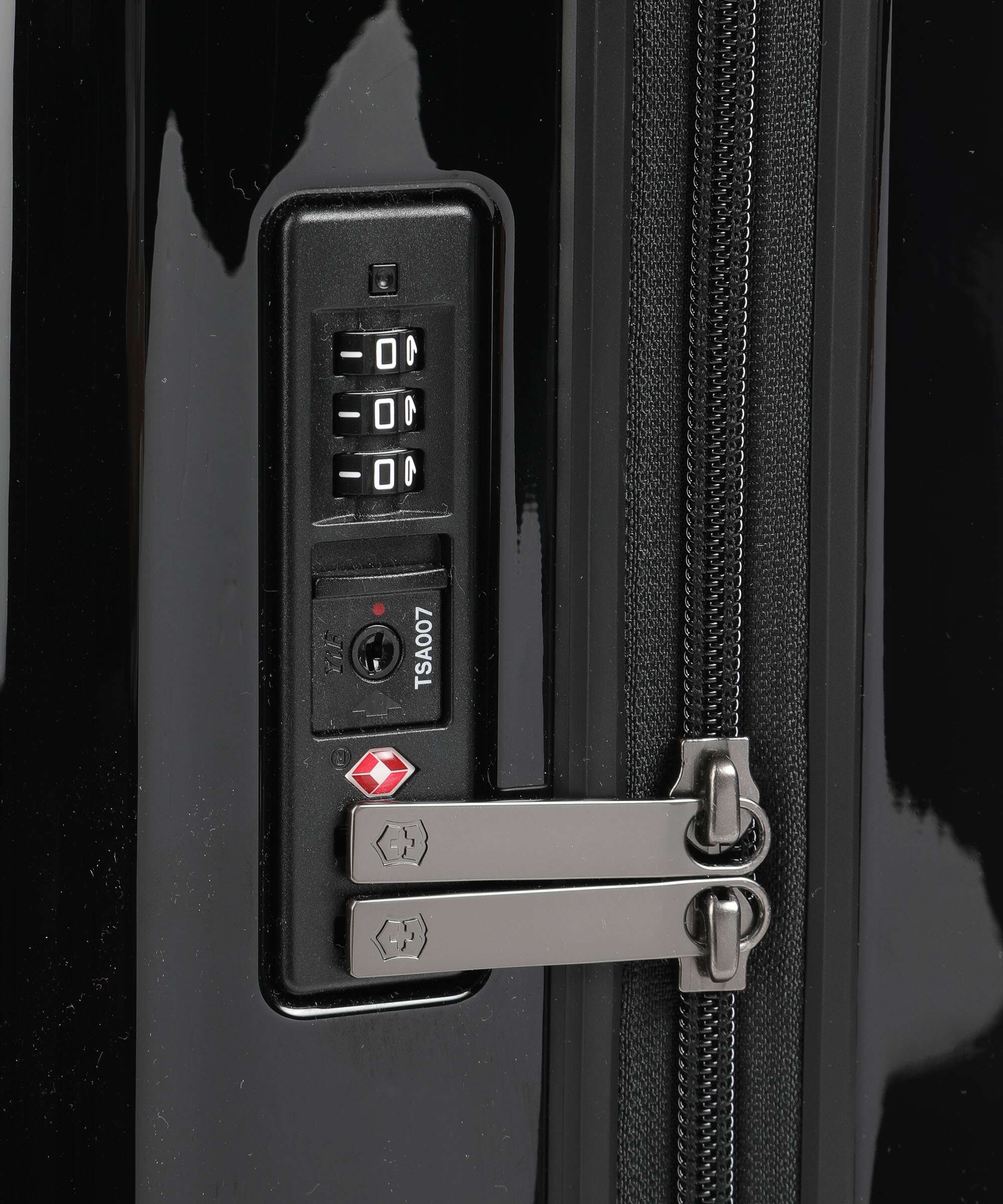 Victorinox Airox Global Spinner (4 wheels) black