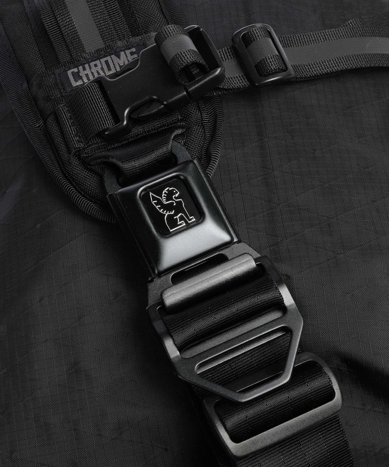 Chrome Metro Mini Messenger bag black