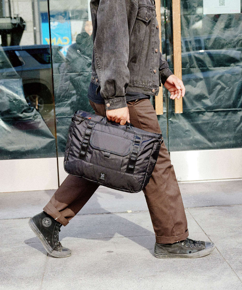 Chrome Midtown 20L Messenger bag black