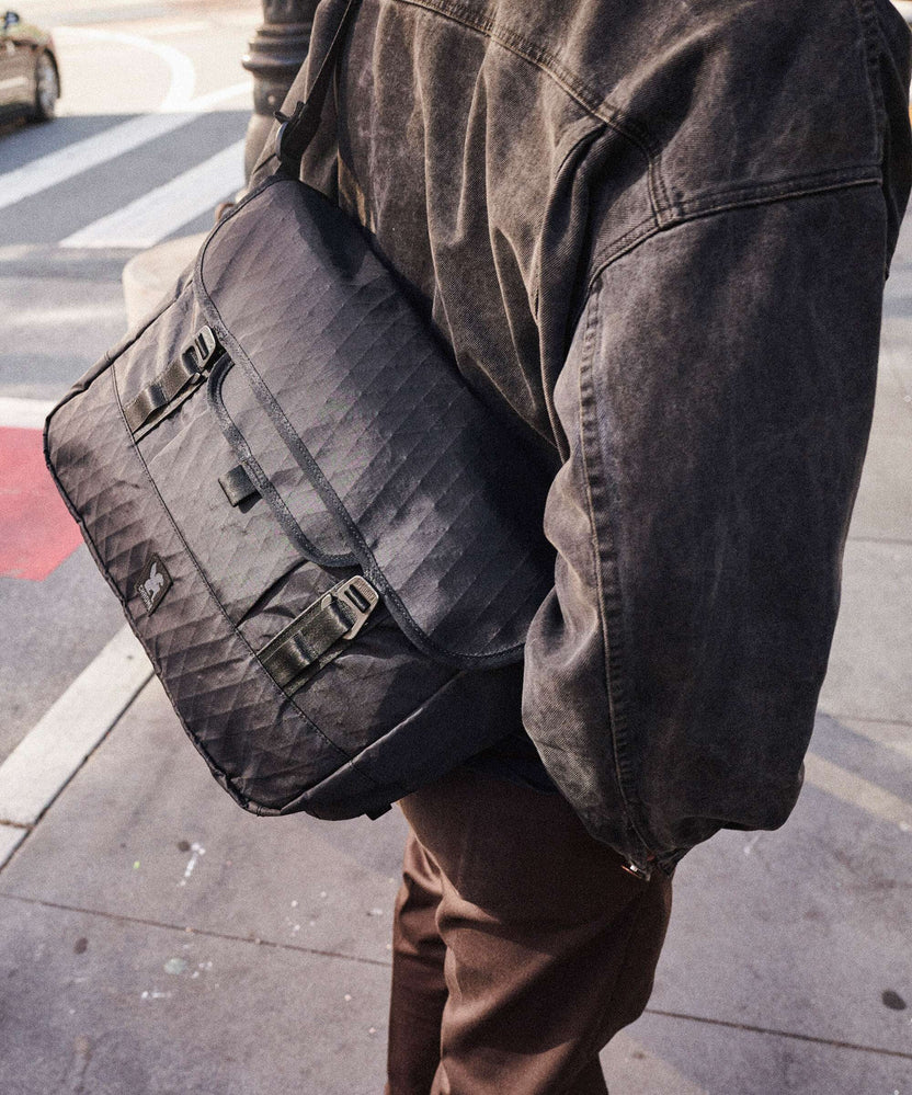 Chrome Midtown 20L Messenger bag sandstone