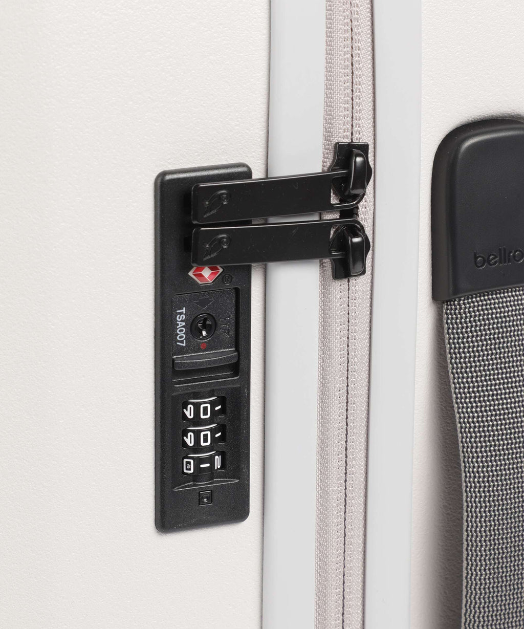 Bellroy Transit Spinner (4 wheels) chalk